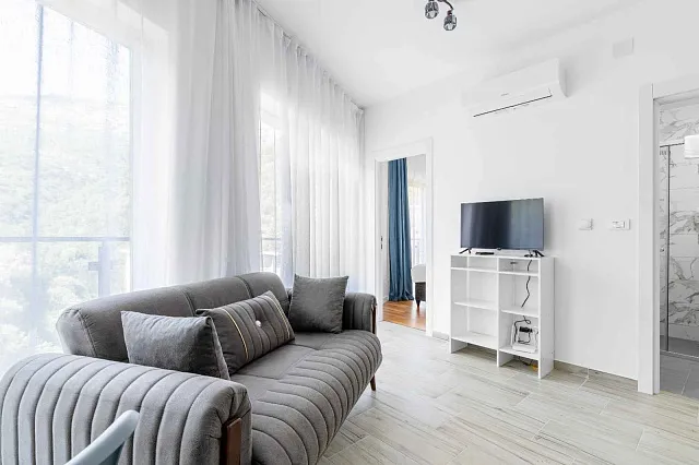 Stilvolle 30 m² Wohnung mit einem Schlafzimmer und schönem Ausblick in Bečići — photo 8